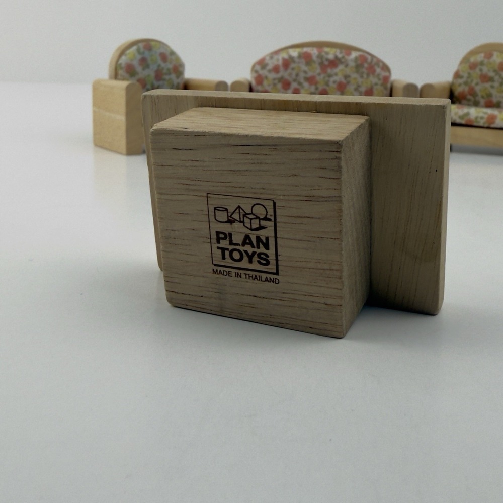 PlanToys Dollhouse Living Room Furniture Set Sofa Chairs Tables Wood 1:12 - Picture 5 of 17